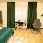 Manolle Boutique 3* بوخارست