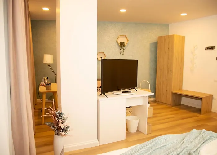 Manolle Boutique بوخارست