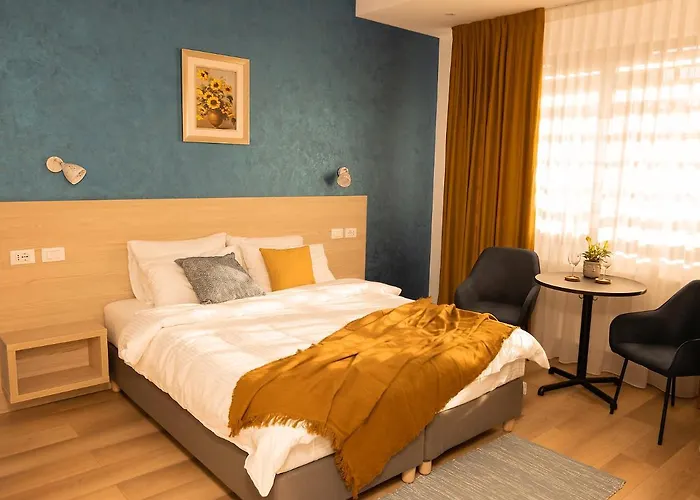 Manolle Boutique بوخارست